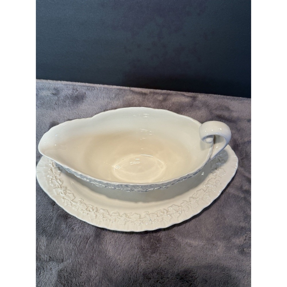 Wedgwood Embossed Queen's‎ Ware Gravy Sauce Boat w Underplate Cream on Cream #2 - Picture 5 of 10